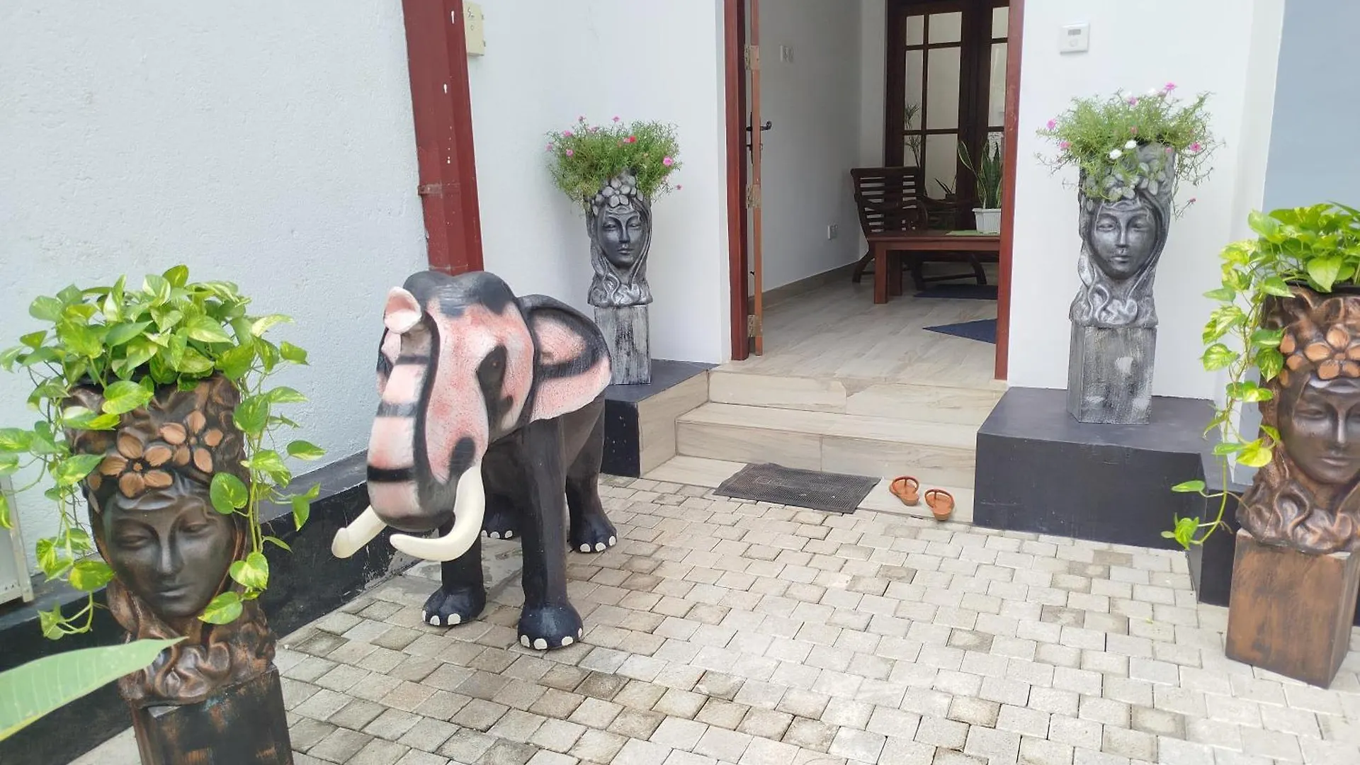Hotel Elzangi Negombo